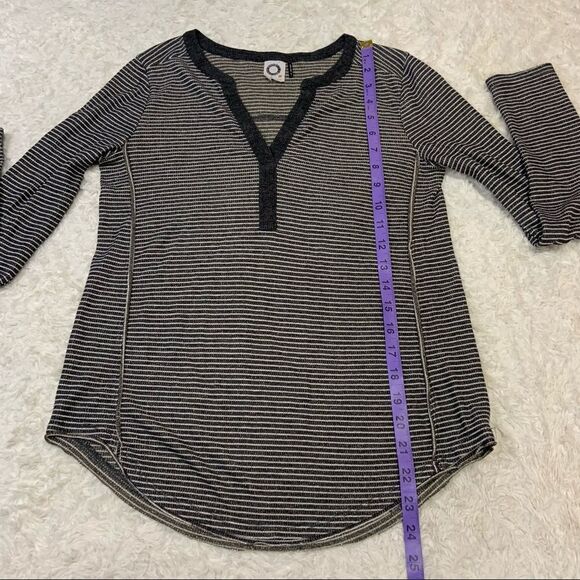 Anthropologie Akemi + Kin Aluna Lurex Metallic Gold Stripes Henley Long Sleeve - Picture 8 of 10